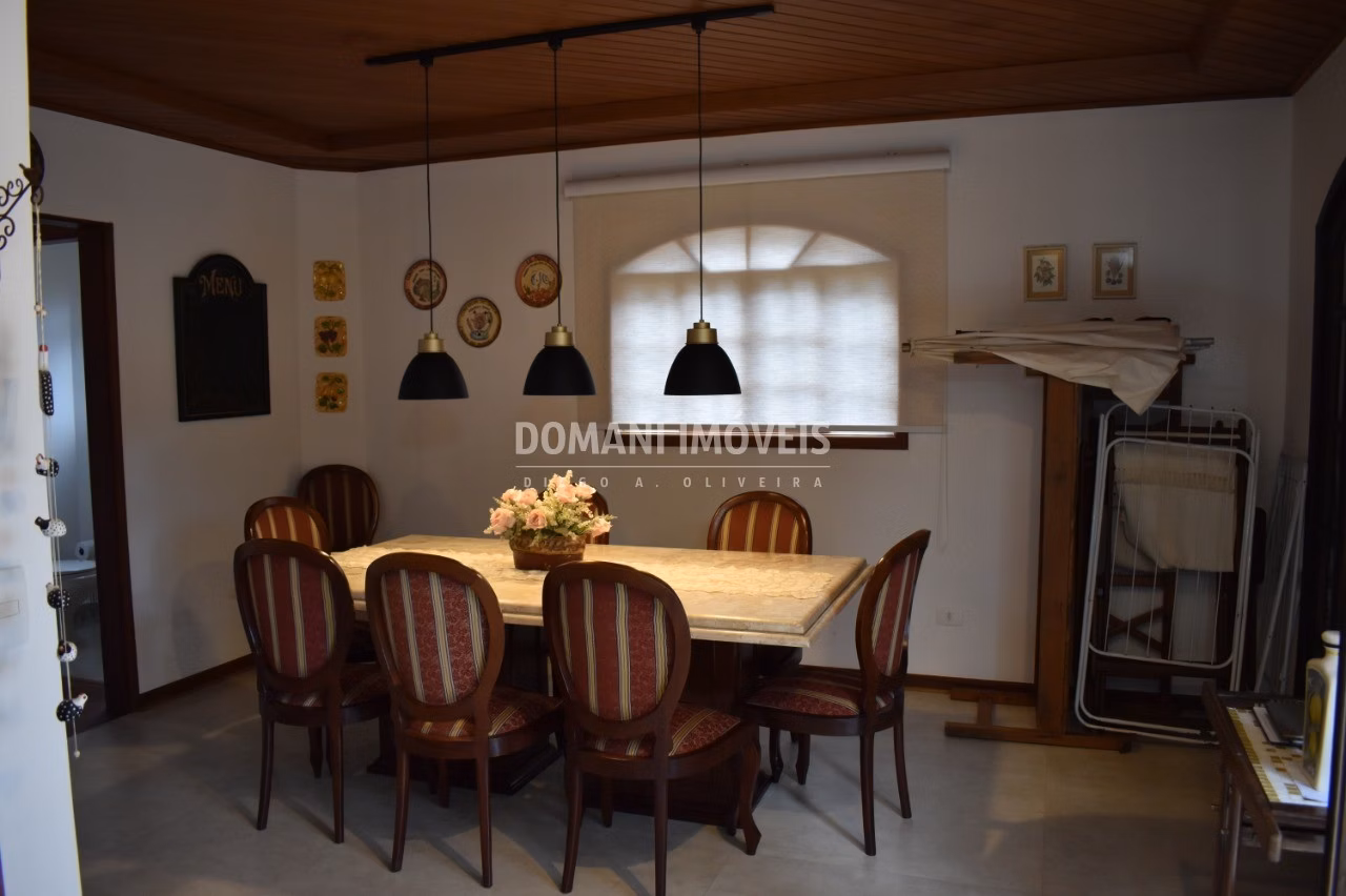 Casa de 900 m² em Campos do Jordão, SP