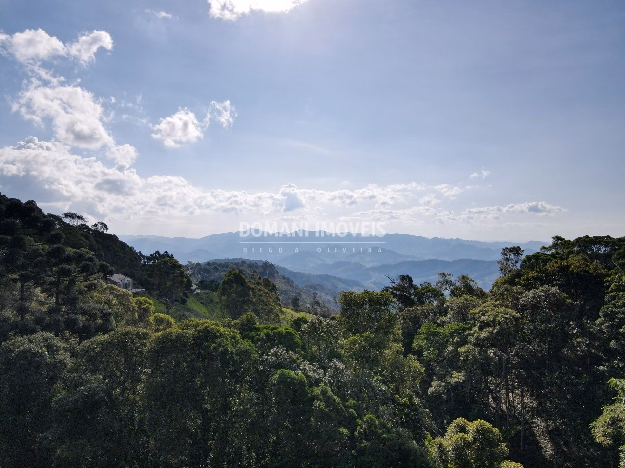 Terreno de 1.055 m² em Campos do Jordão, SP