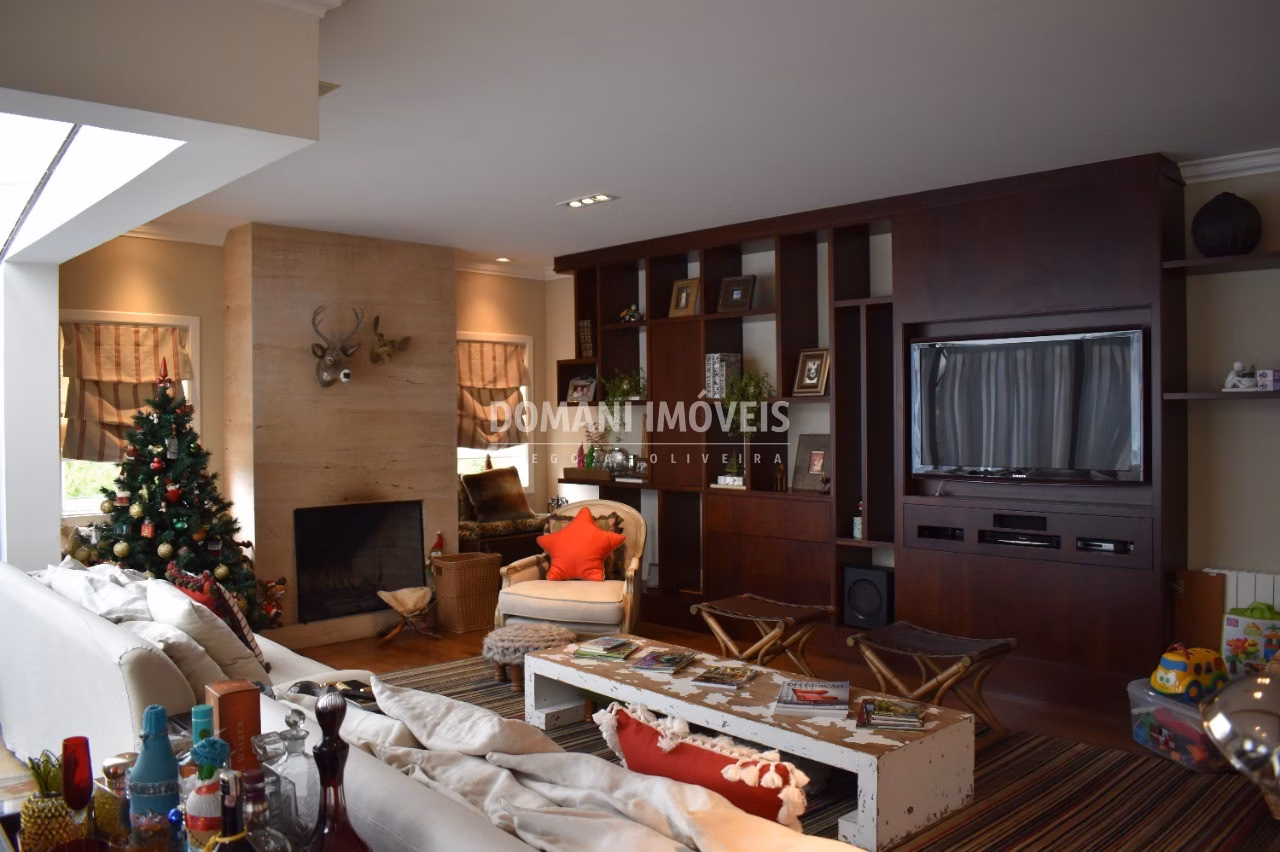 Casa de 2.100 m² em Campos do Jordão, SP