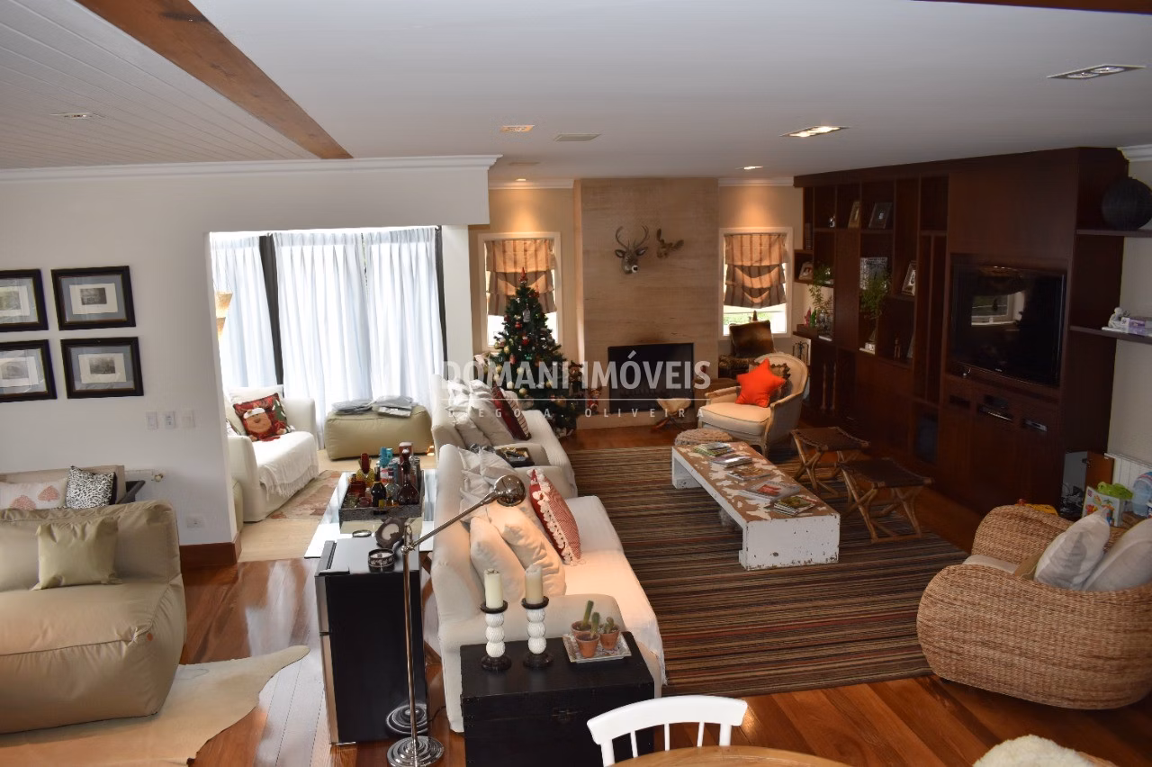 Casa de 2.100 m² em Campos do Jordão, SP