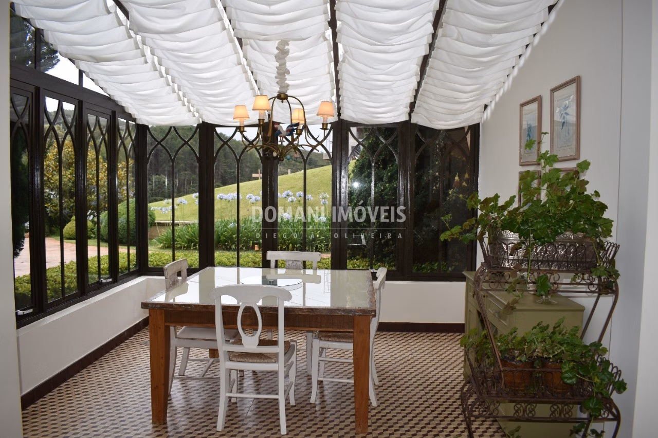 Casa de 2.100 m² em Campos do Jordão, SP