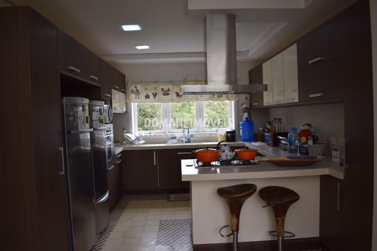 Casa de 2.100 m² em Campos do Jordão, SP