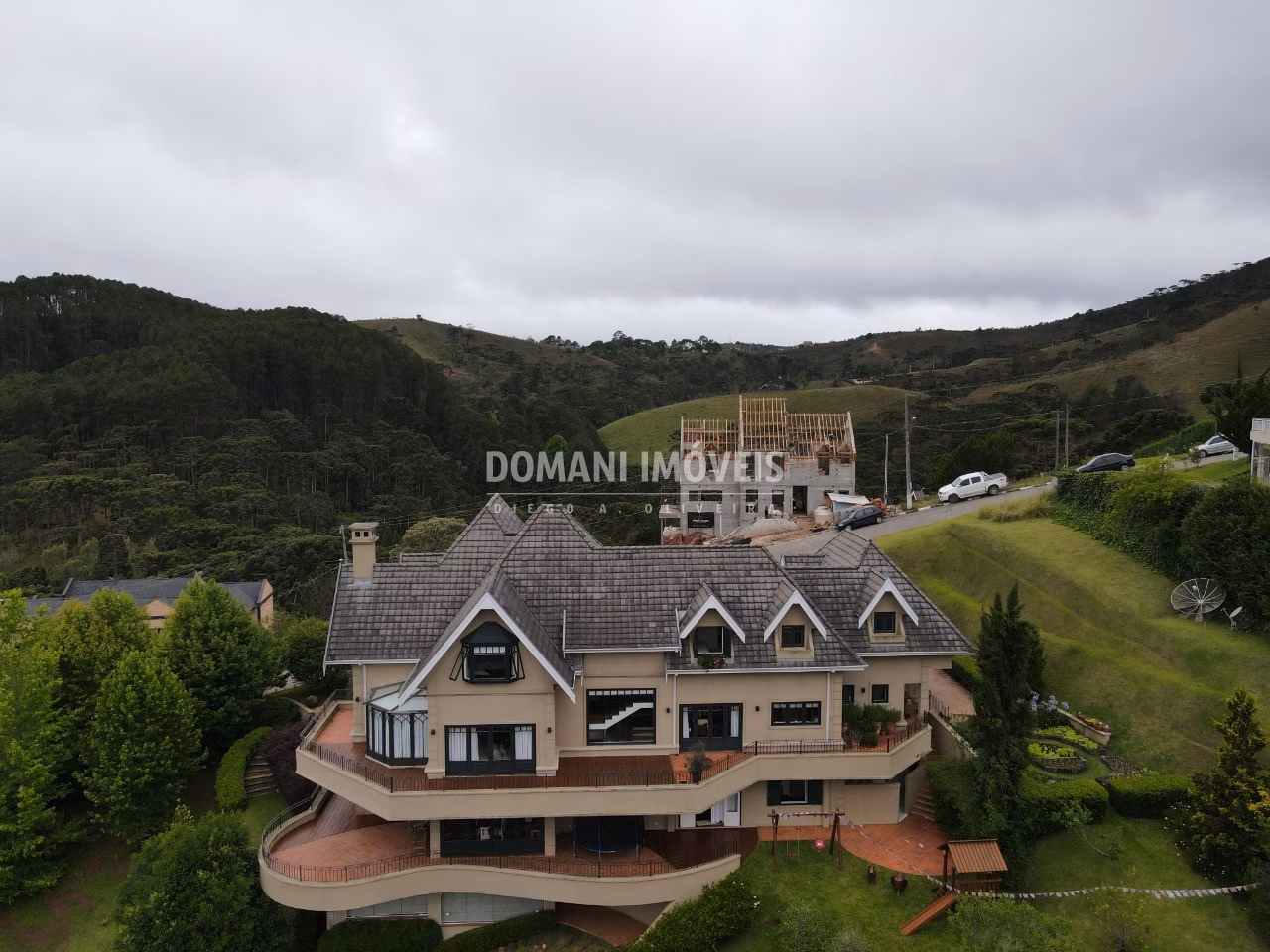 Casa de 2.100 m² em Campos do Jordão, SP