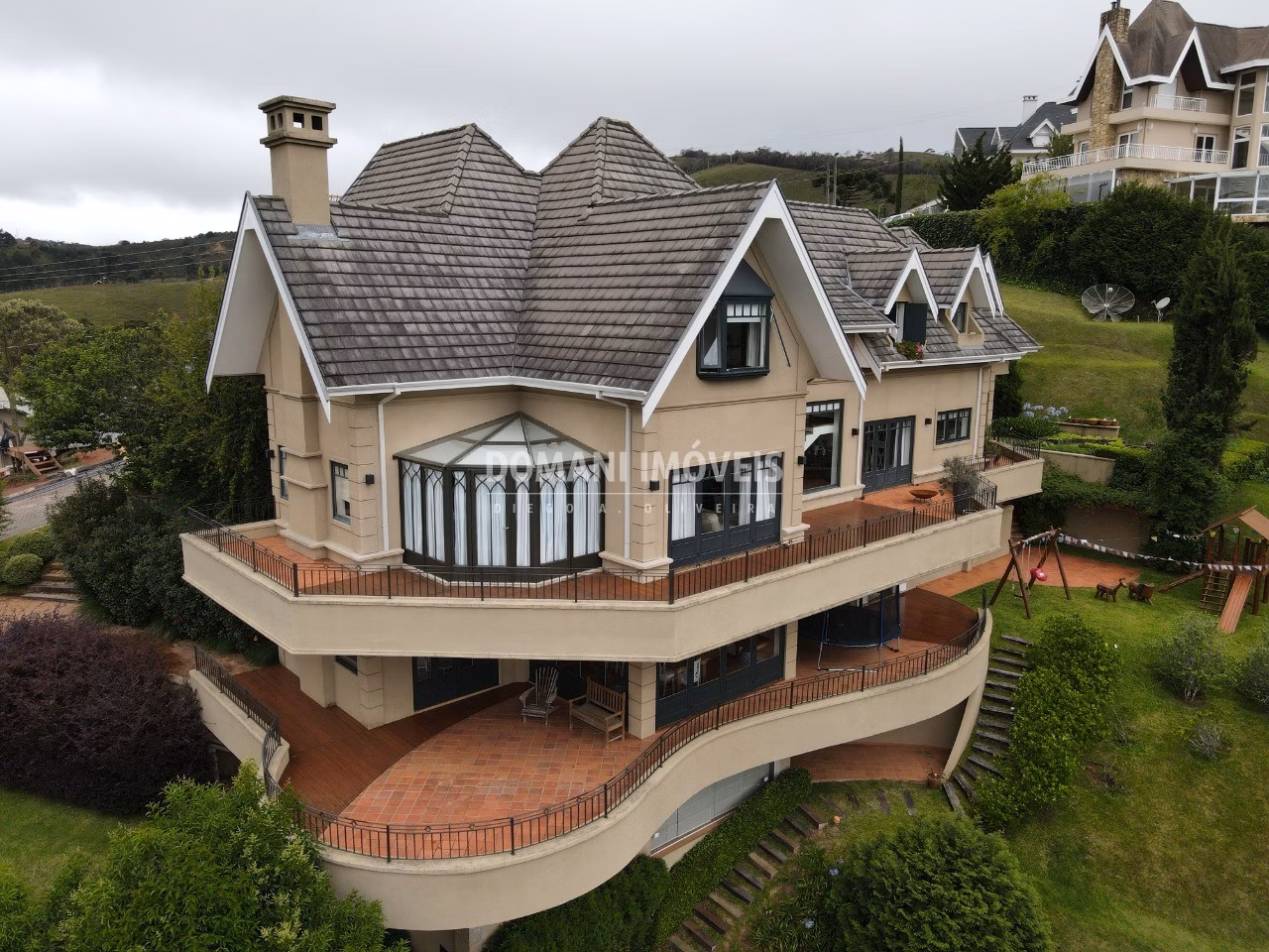 Casa de 2.100 m² em Campos do Jordão, SP