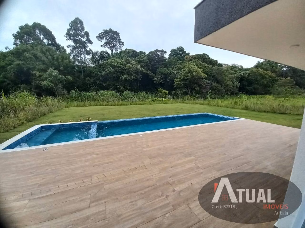 Casa de 940 m² em Atibaia, SP