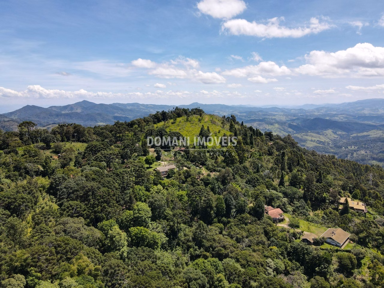 Terreno de 1.095 m² em Campos do Jordão, SP
