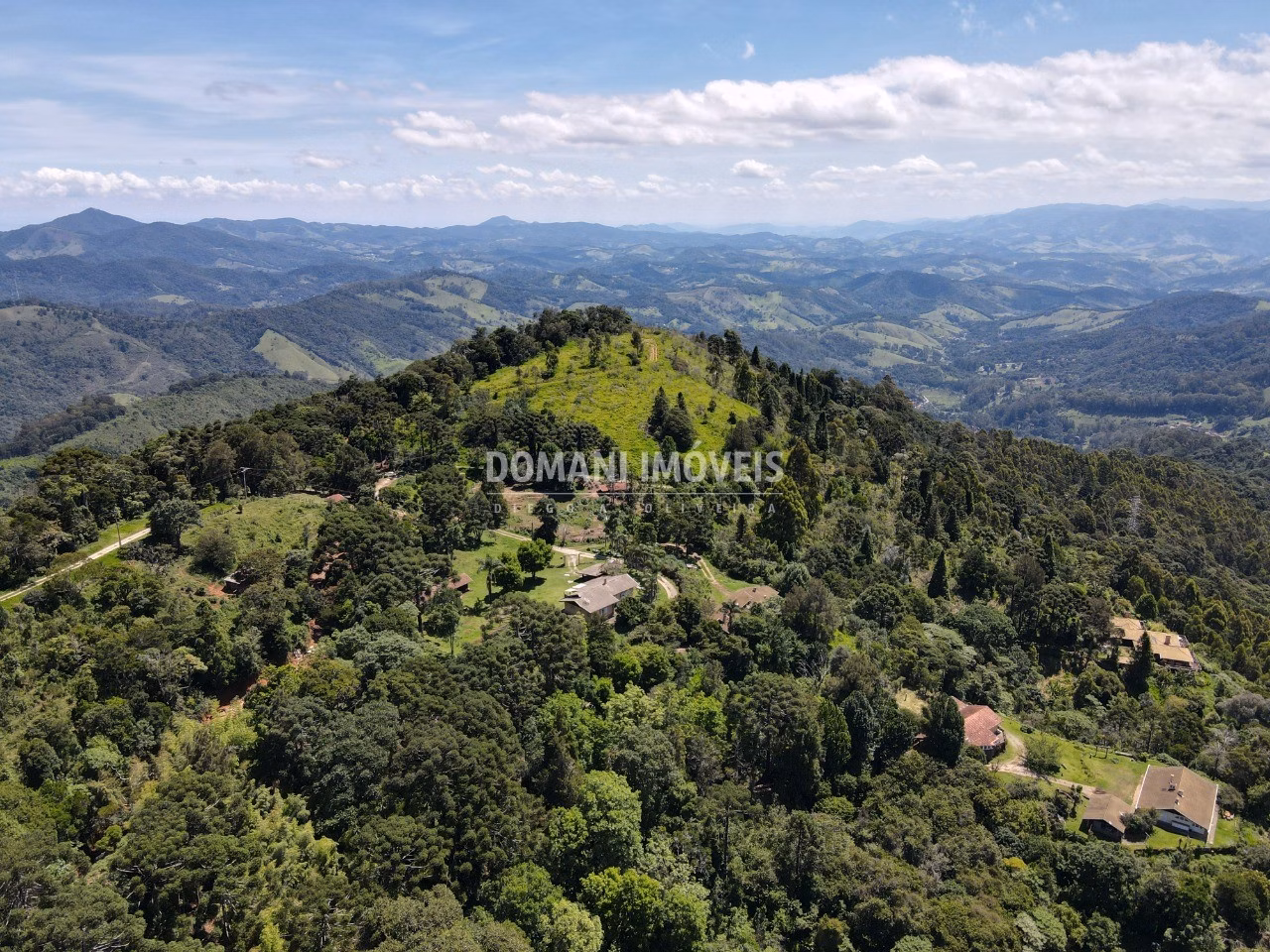 Terreno de 1.095 m² em Campos do Jordão, SP