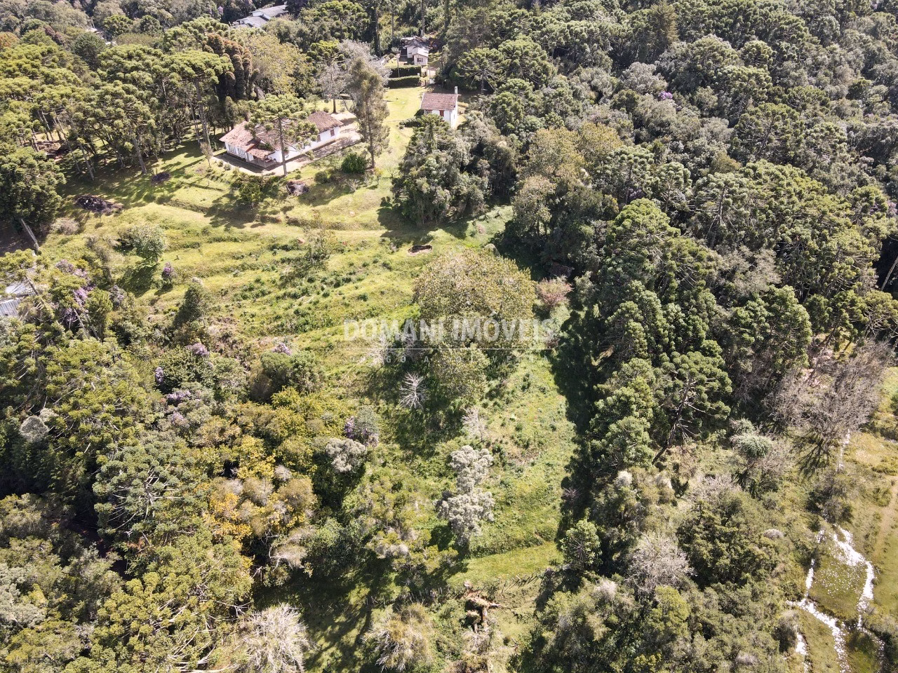Terreno de 1.560 m² em Campos do Jordão, SP