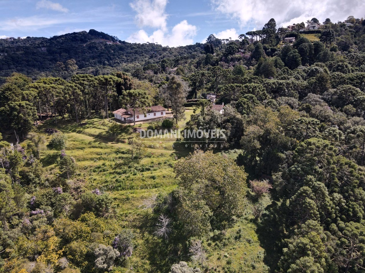 Terreno de 1.560 m² em Campos do Jordão, SP