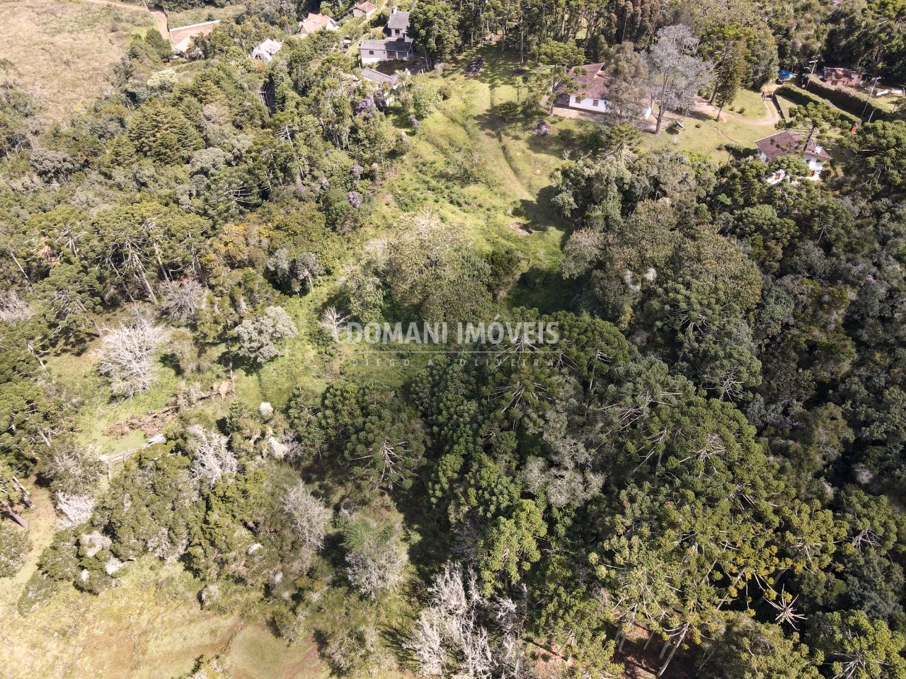 Terreno de 1.560 m² em Campos do Jordão, SP