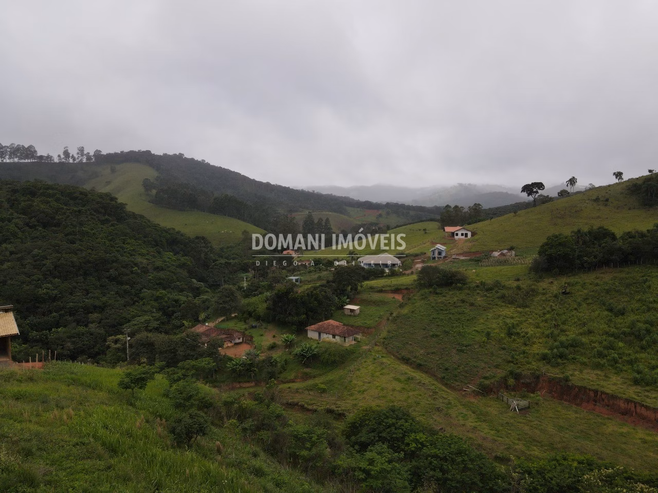 Terreno de 2.200 m² em Santo Antônio do Pinhal, SP