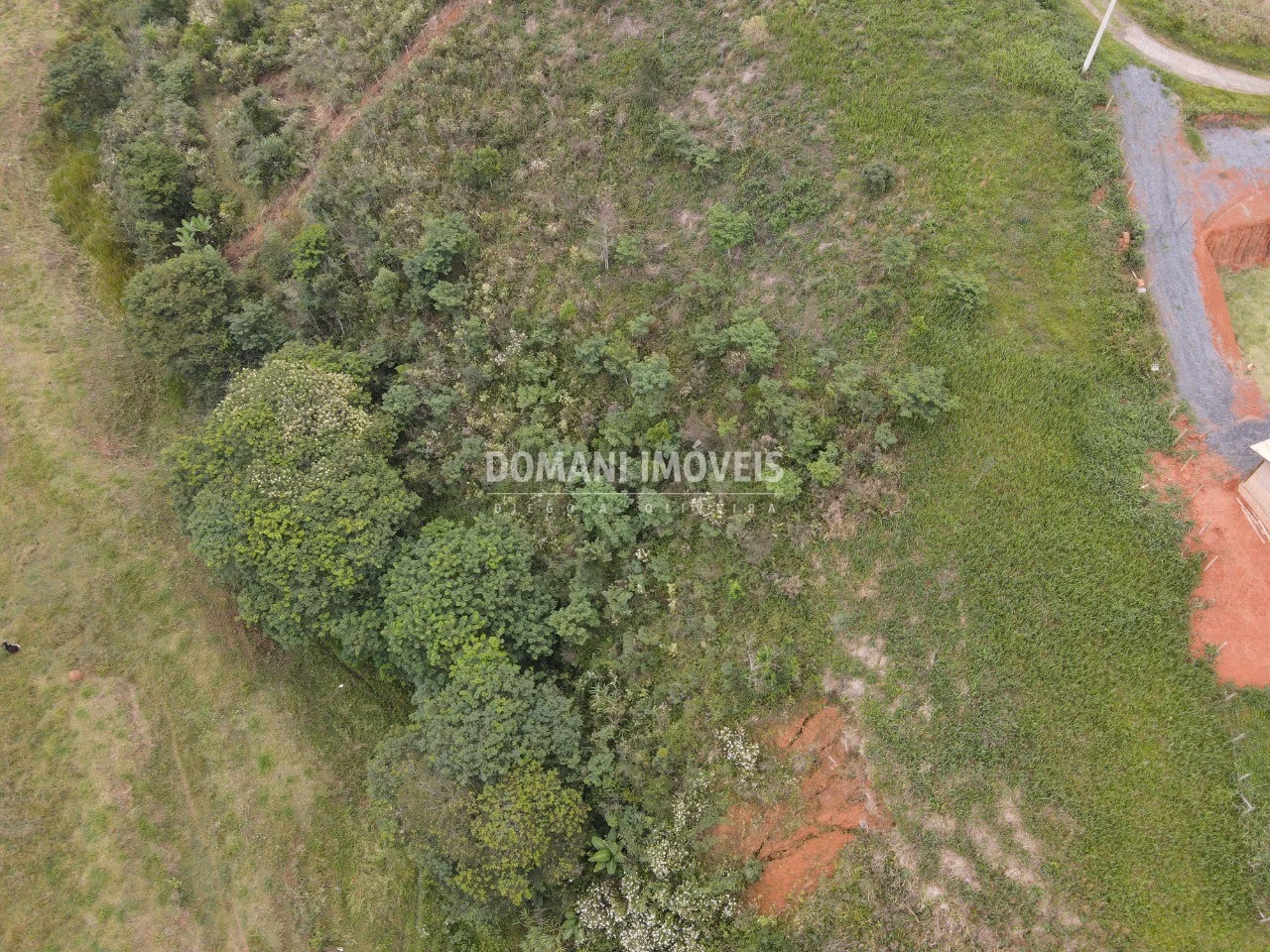 Terreno de 2.200 m² em Santo Antônio do Pinhal, SP