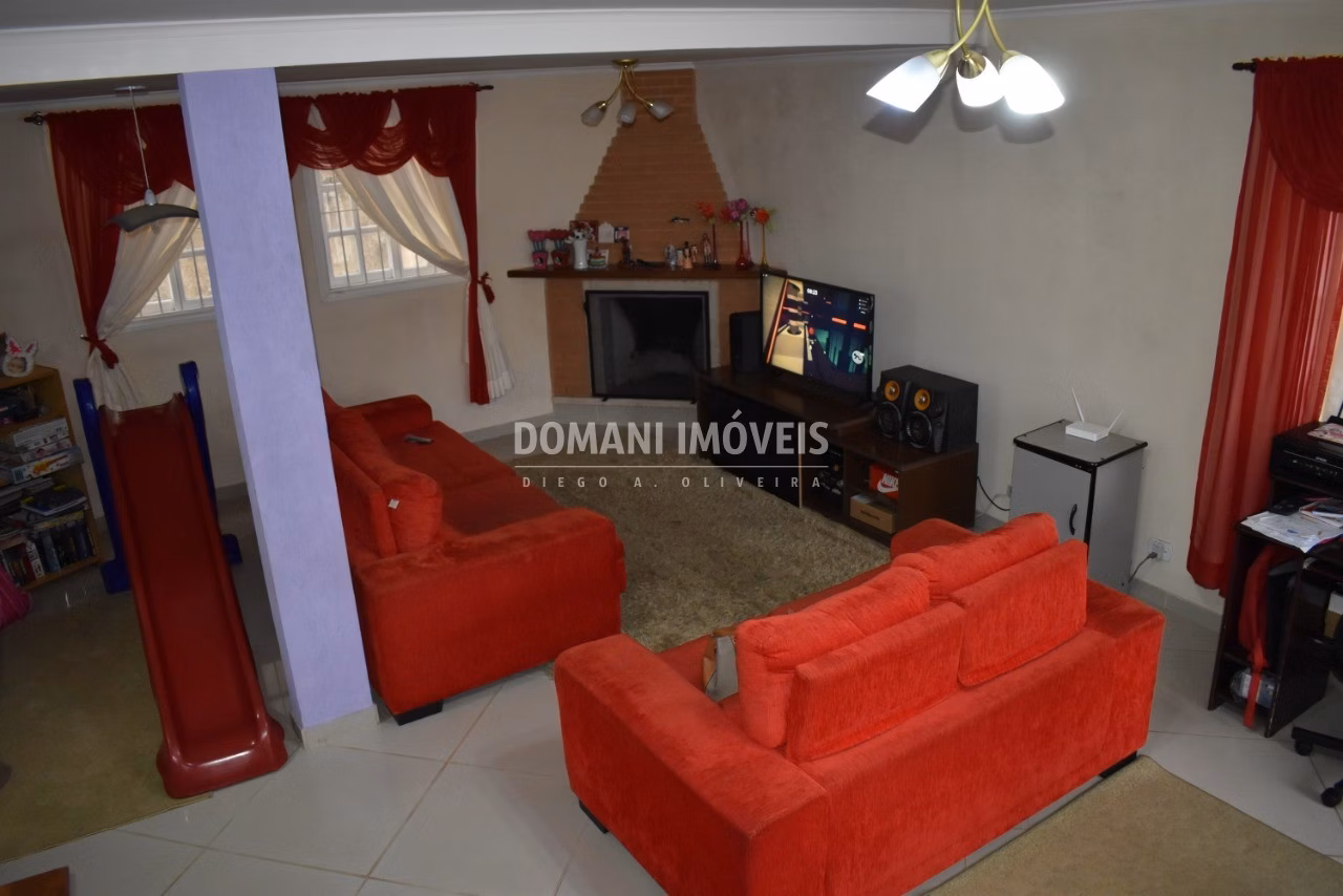 Casa de 360 m² em Campos do Jordão, SP