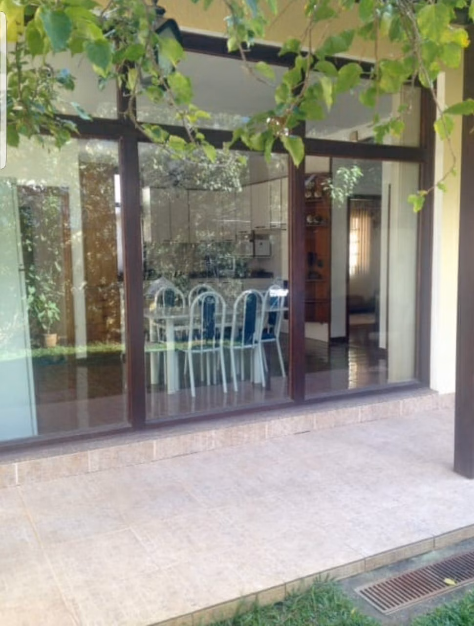 Casa de 430 m² em Barueri, SP