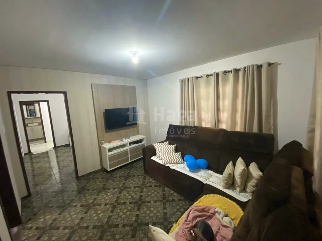 Casa de 450 m² em Brusque, SC