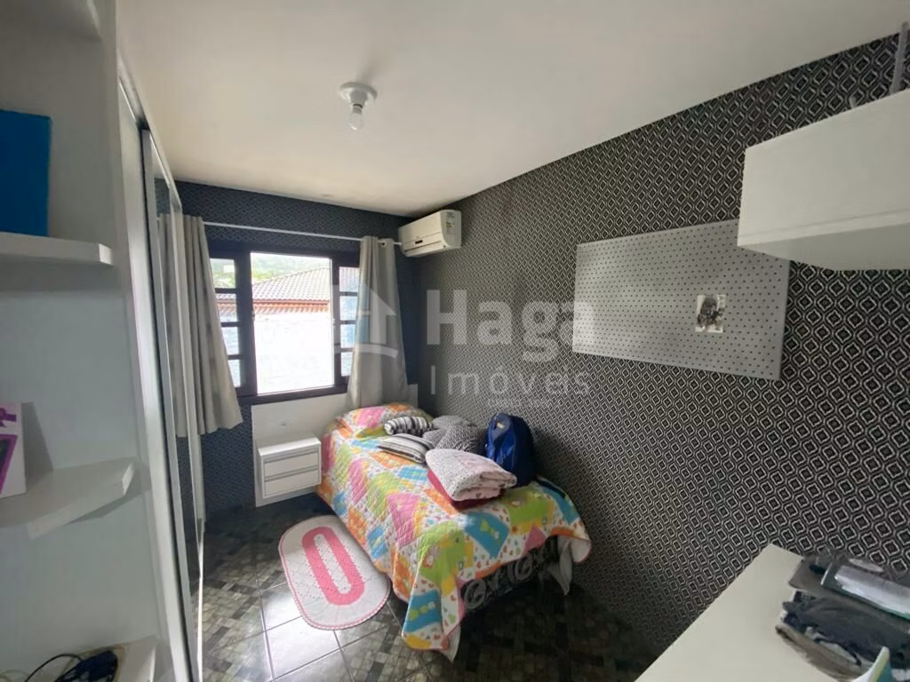 Casa de 450 m² em Brusque, SC
