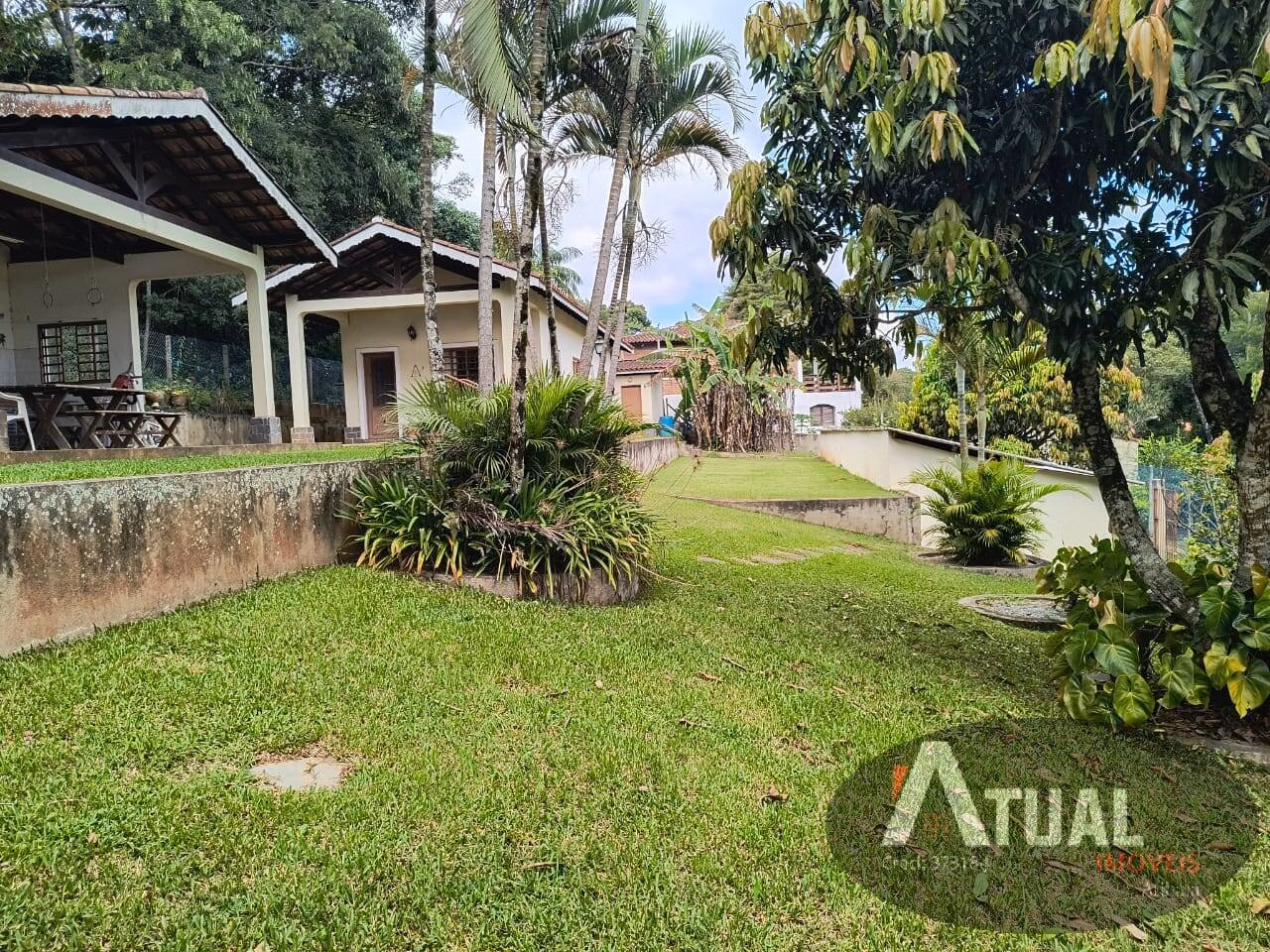 Casa de 2.180 m² em Atibaia, SP