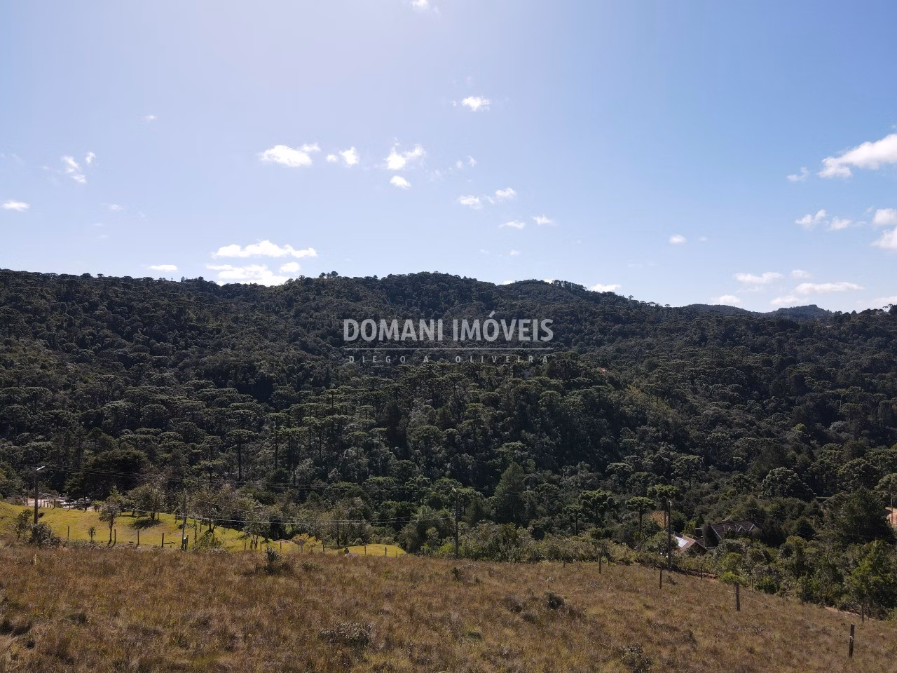 Terreno de 1.240 m² em Campos do Jordão, SP