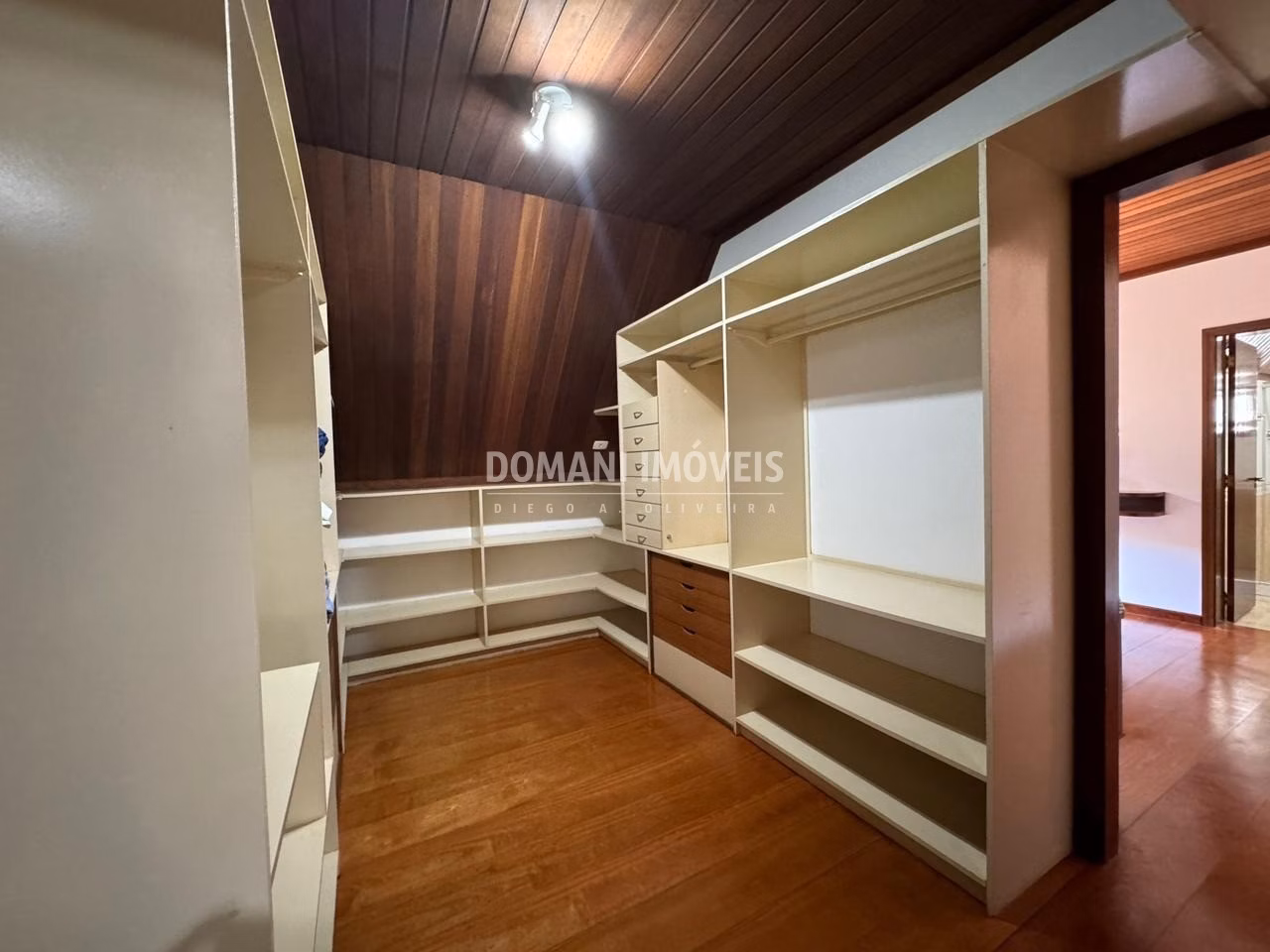 Casa de 1.120 m² em Campos do Jordão, SP
