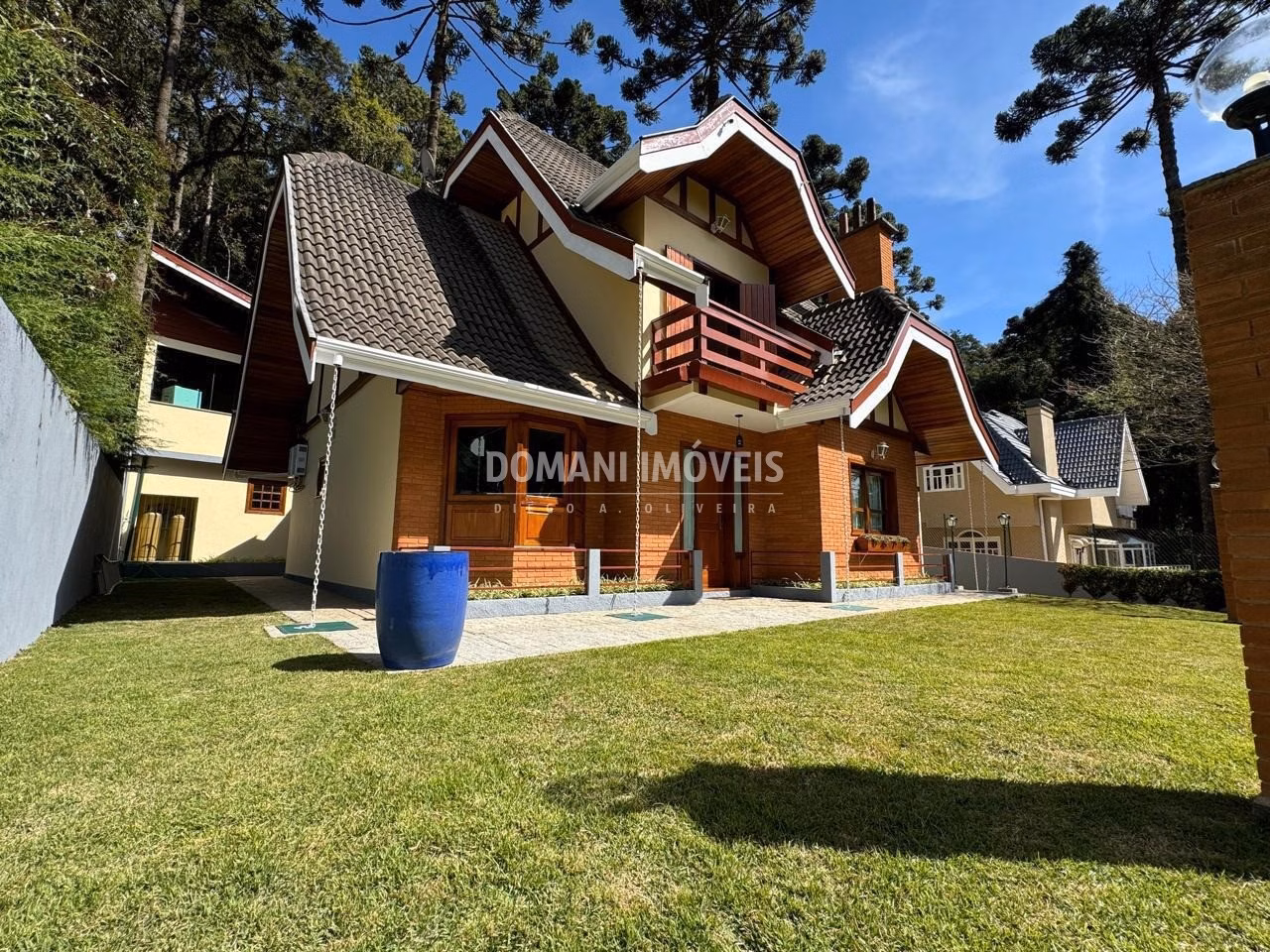Casa de 1.120 m² em Campos do Jordão, SP