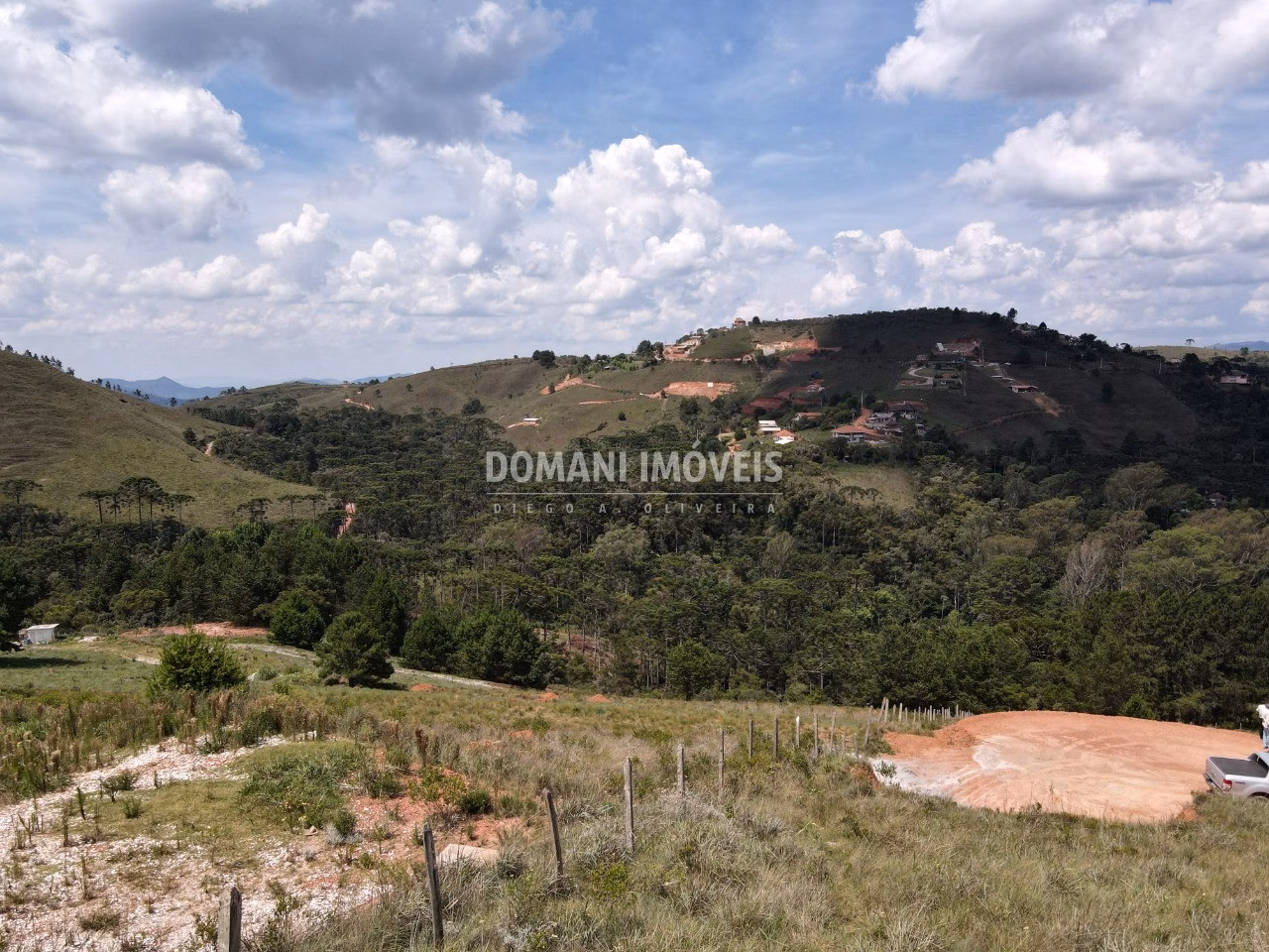 Terreno de 1,100 m² em Campos do Jordão, SP