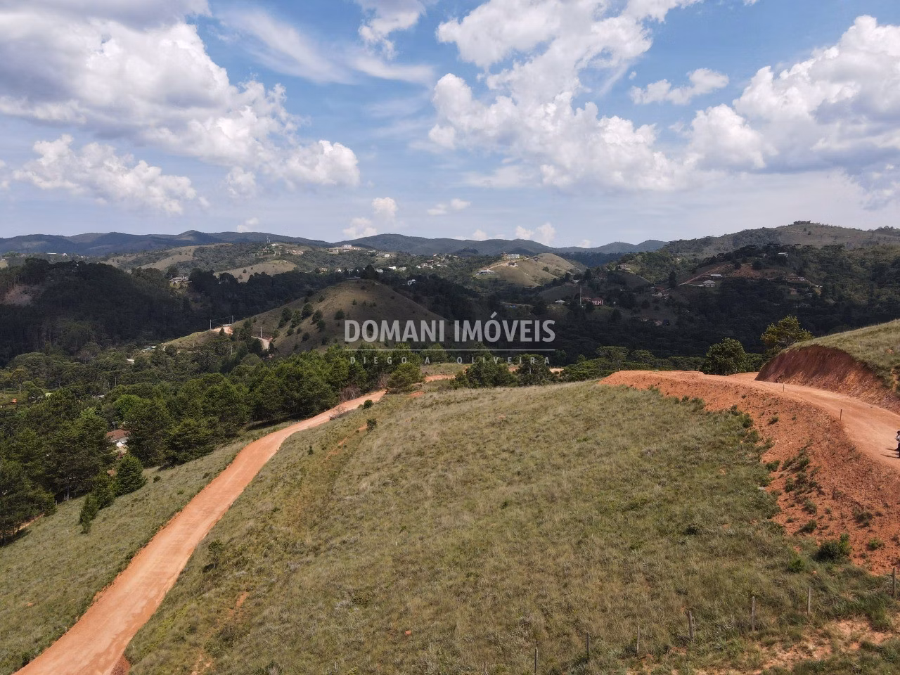 Terreno de 1,100 m² em Campos do Jordão, SP