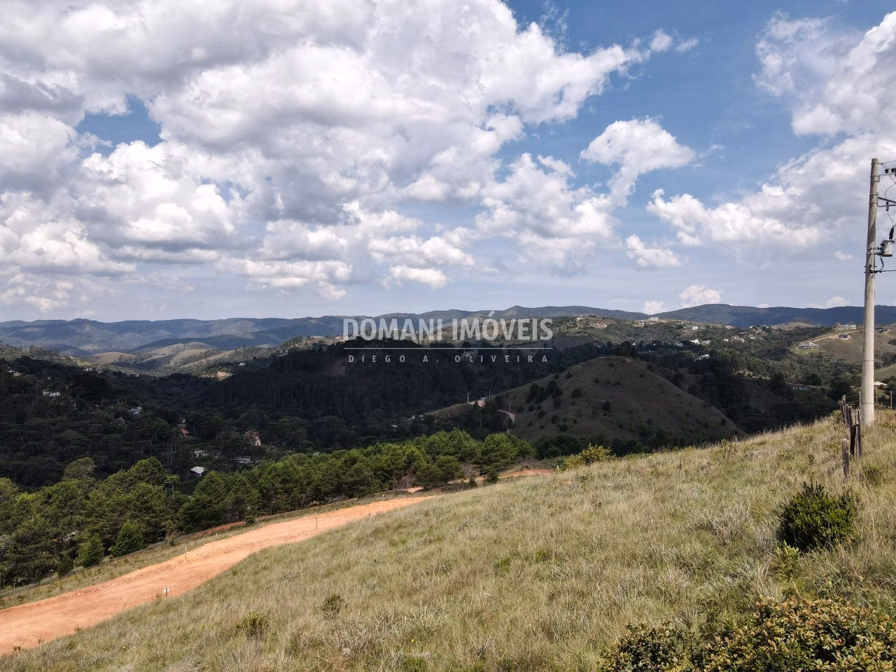 Terreno de 1,100 m² em Campos do Jordão, SP