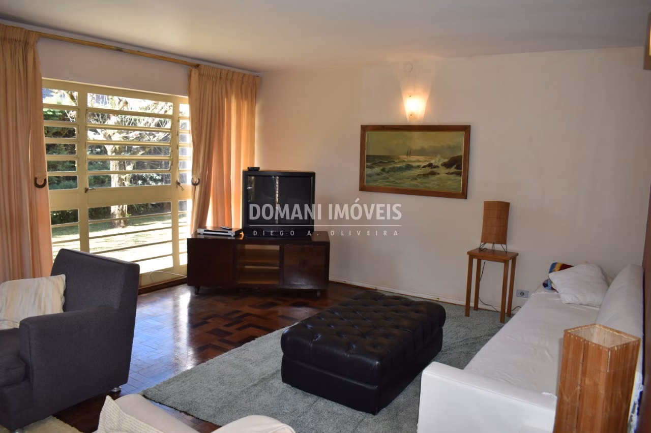 Casa de 930 m² em Campos do Jordão, SP