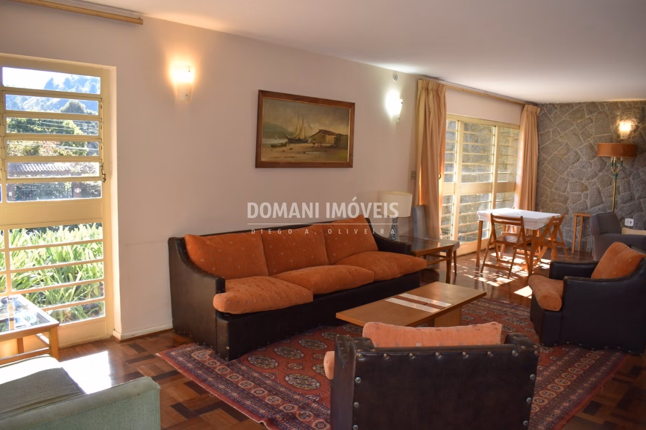 Casa de 930 m² em Campos do Jordão, SP