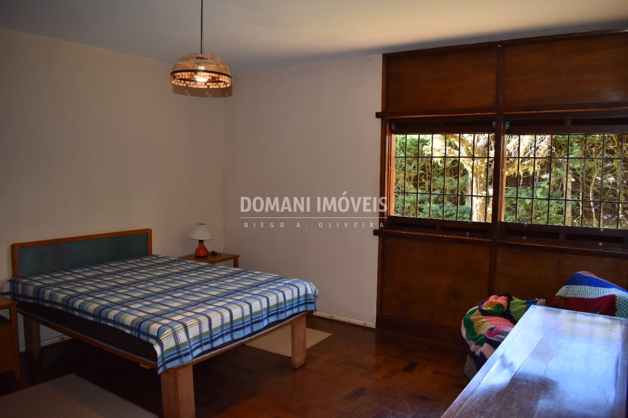 Casa de 930 m² em Campos do Jordão, SP