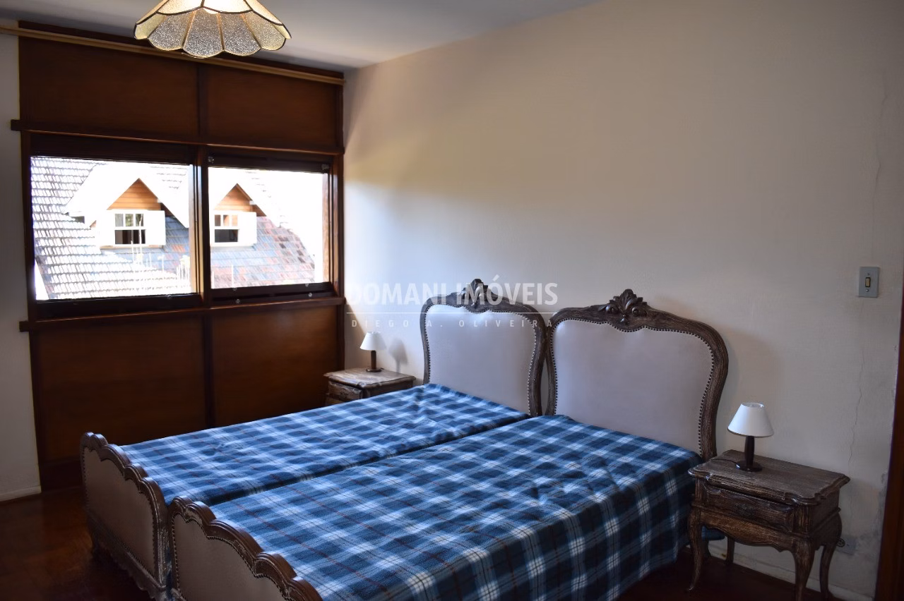 Casa de 930 m² em Campos do Jordão, SP