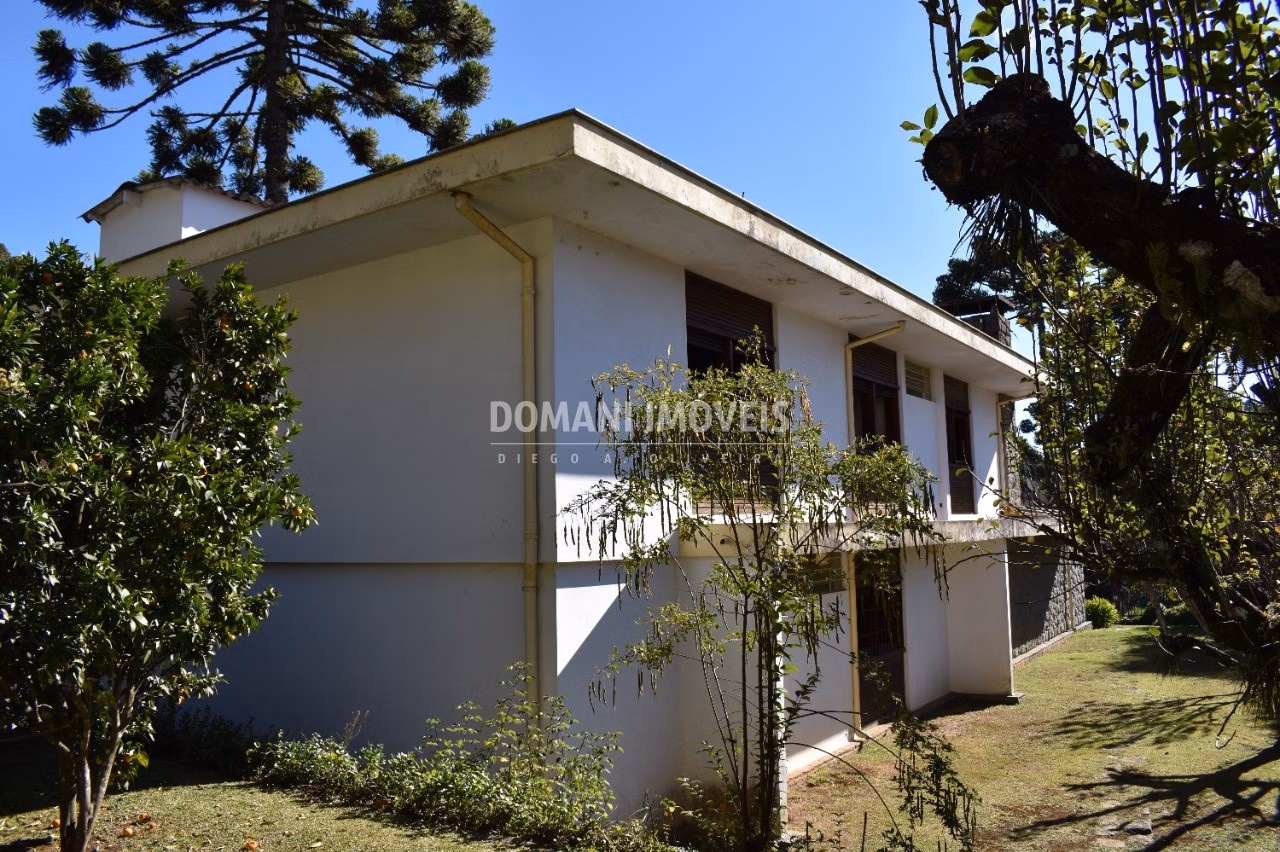 Casa de 930 m² em Campos do Jordão, SP