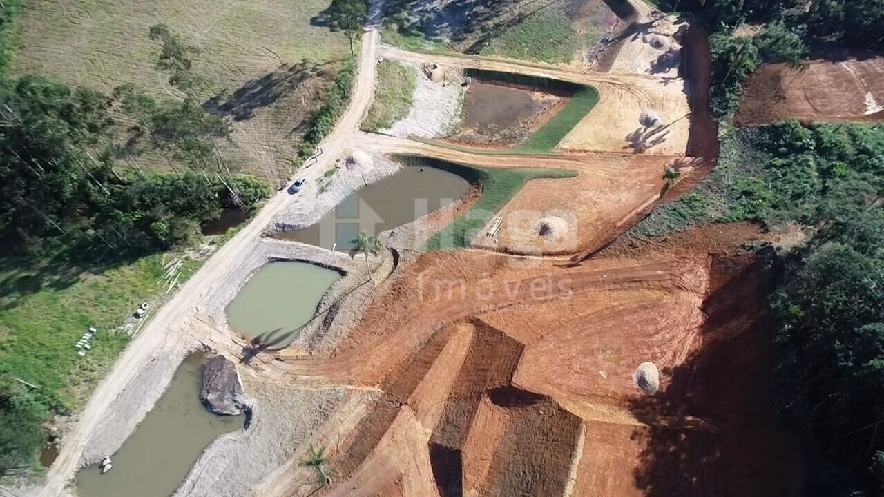 Terreno de 2.300 m² em Canelinha, SC