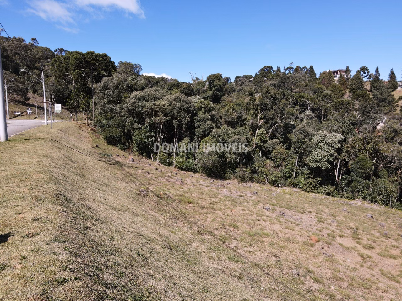 Terreno de 1.350 m² em Campos do Jordão, SP
