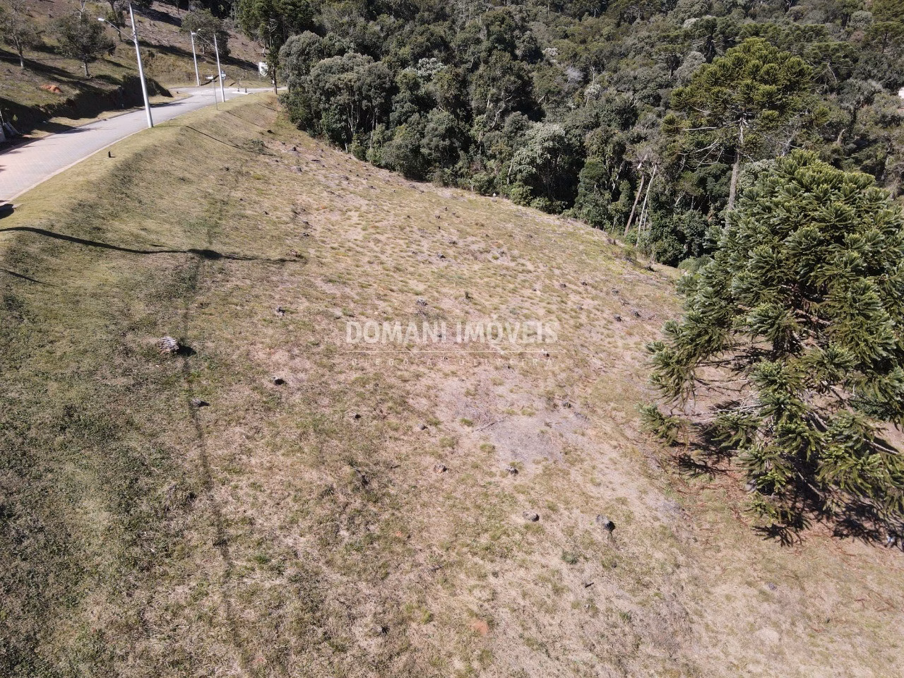 Terreno de 1.350 m² em Campos do Jordão, SP