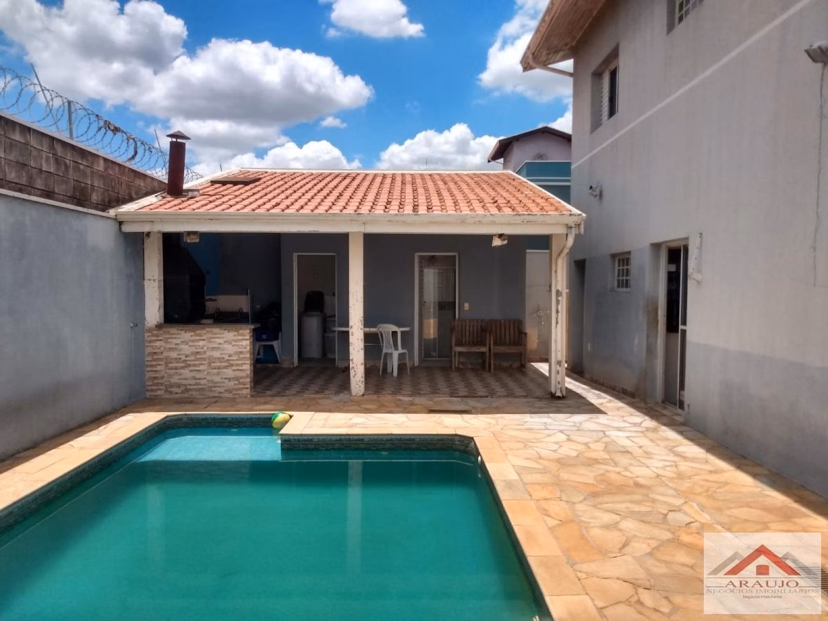 Casa de 330 m² em Paulínia, SP