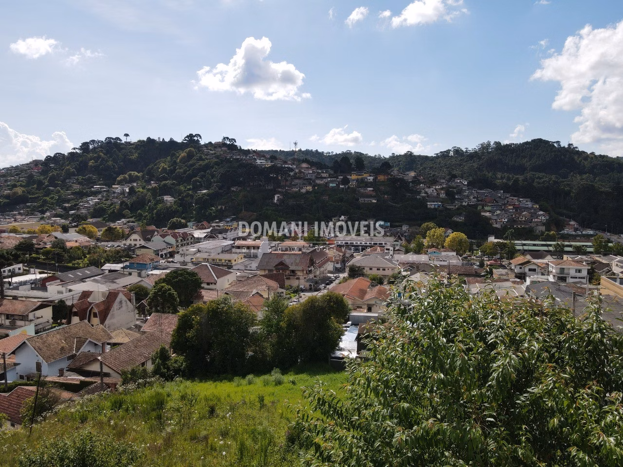 Terreno de 1,350 m² em Campos do Jordão, SP