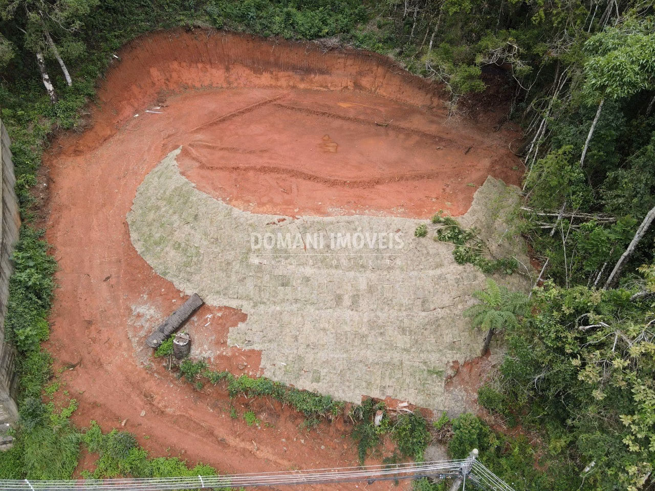 Terreno de 965 m² em Campos do Jordão, SP