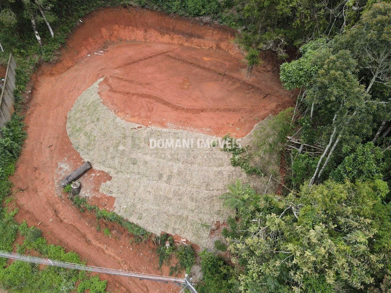 Terreno de 965 m² em Campos do Jordão, SP