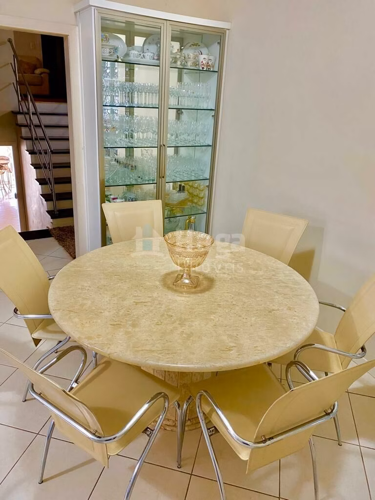 Casa de 1.253 m² em Brusque, SC