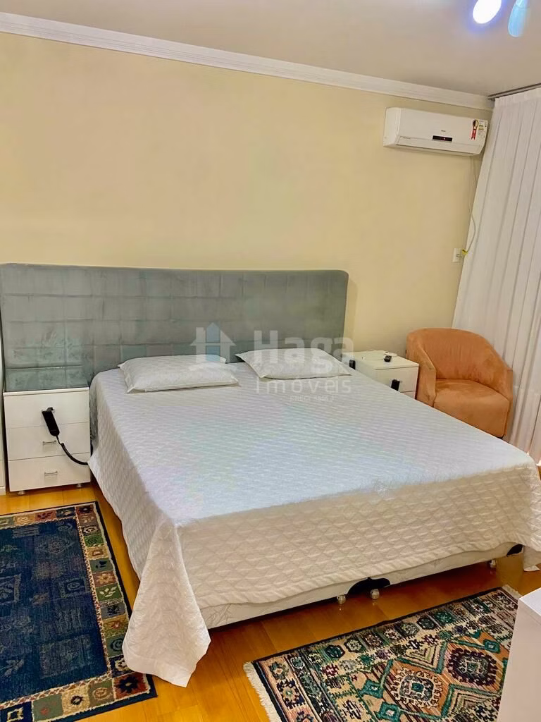 Casa de 1.253 m² em Brusque, SC