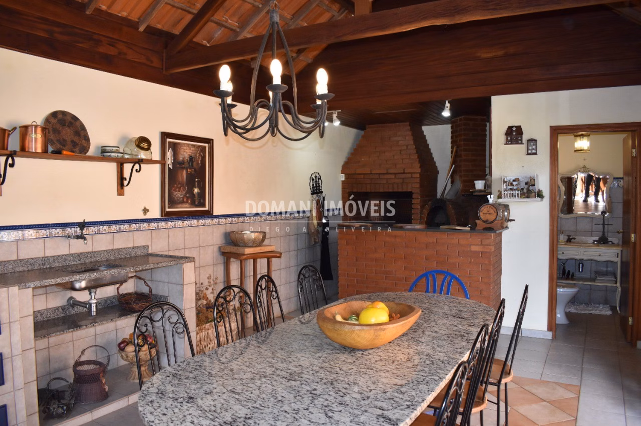 Casa de 1.460 m² em Campos do Jordão, SP