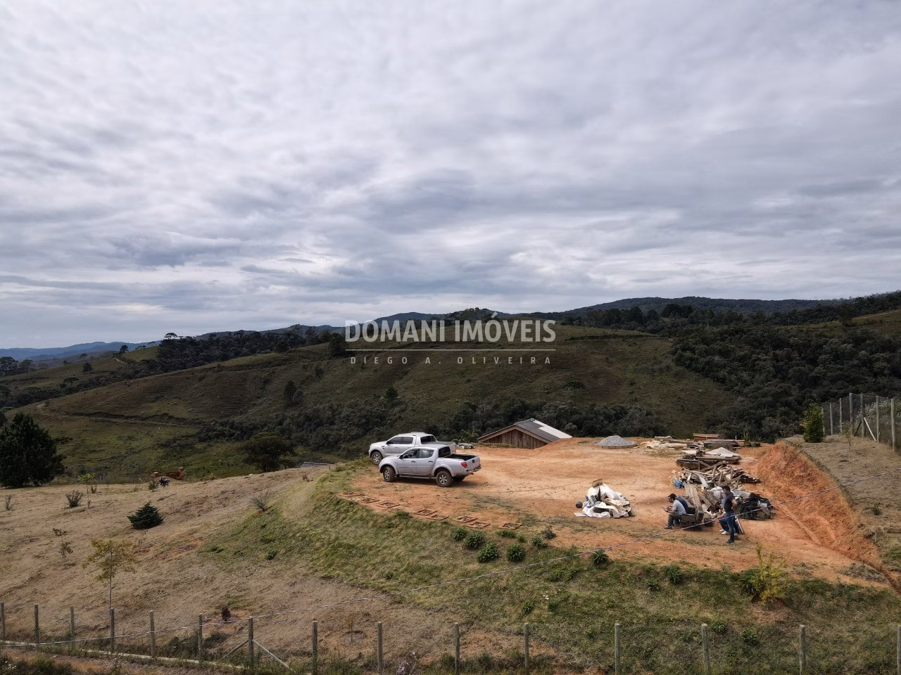 Terreno de 9,350 m² em Campos do Jordão, SP