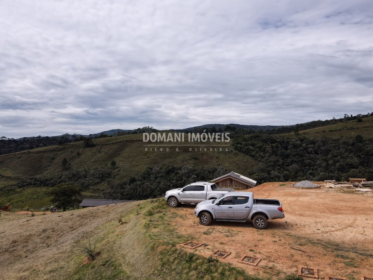 Terreno de 9,350 m² em Campos do Jordão, SP
