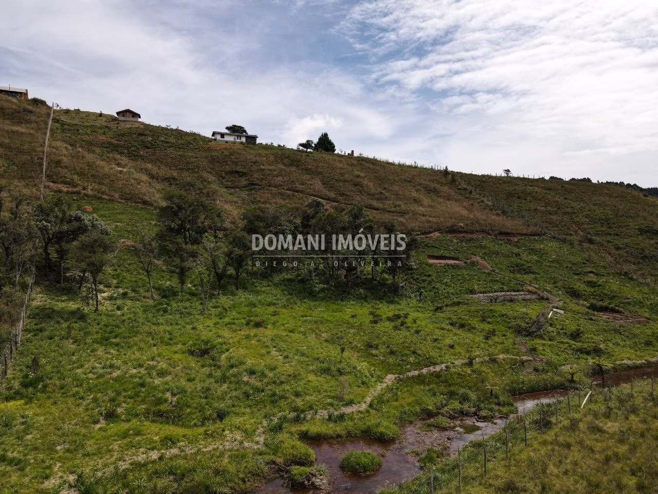 Terreno de 9,350 m² em Campos do Jordão, SP