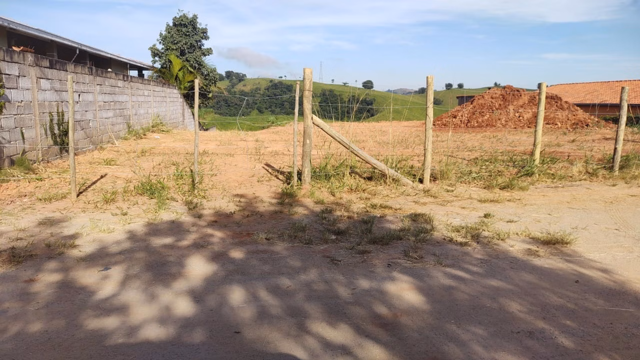 Terreno de 2.390 m² em Paraibuna, SP