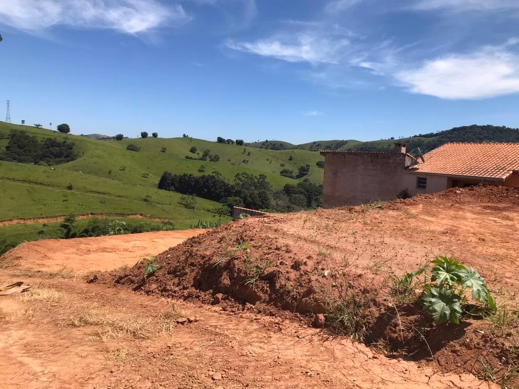 Terreno de 2.390 m² em Paraibuna, SP