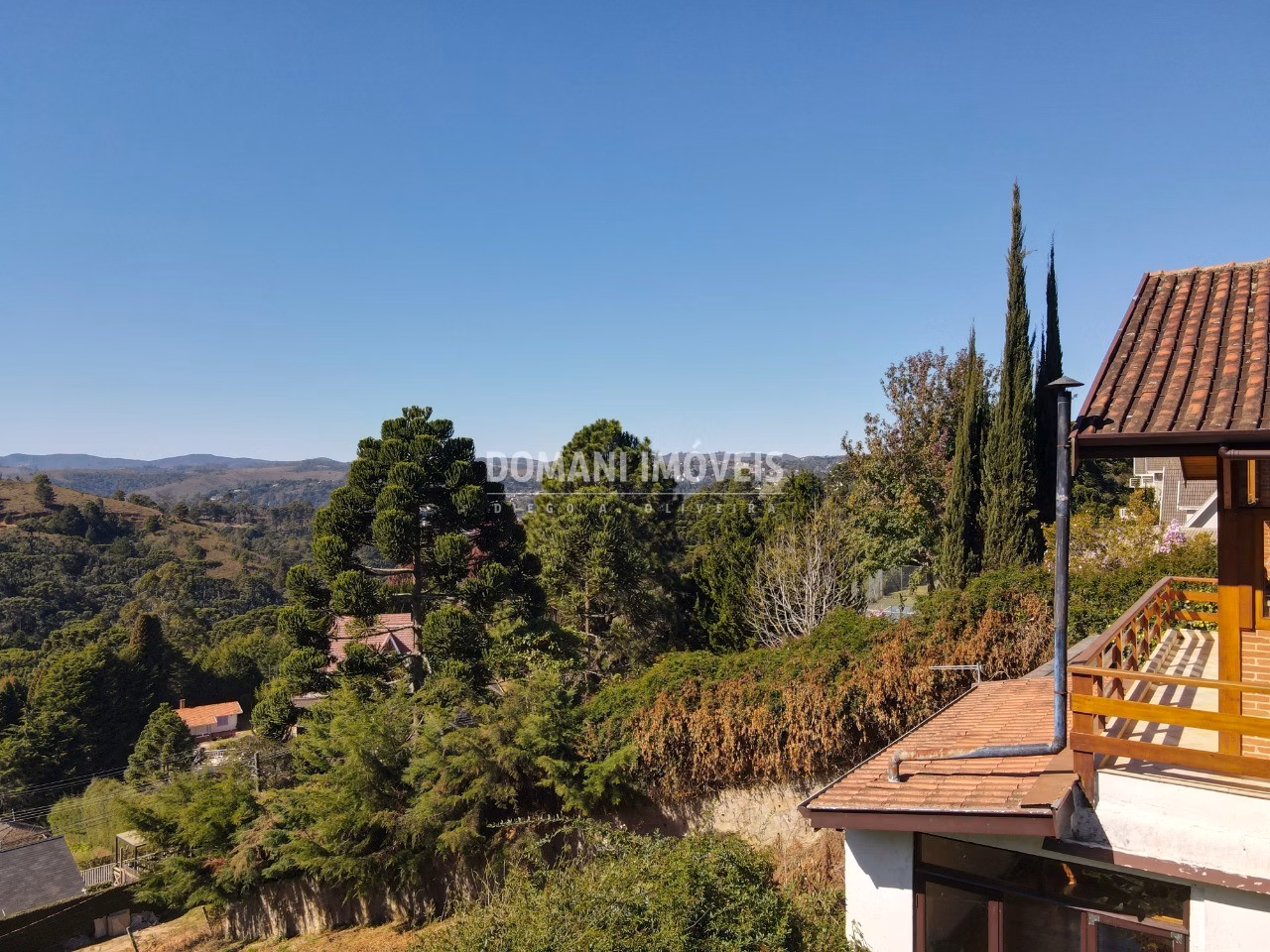 Casa de 1,210 m² em Campos do Jordão, SP