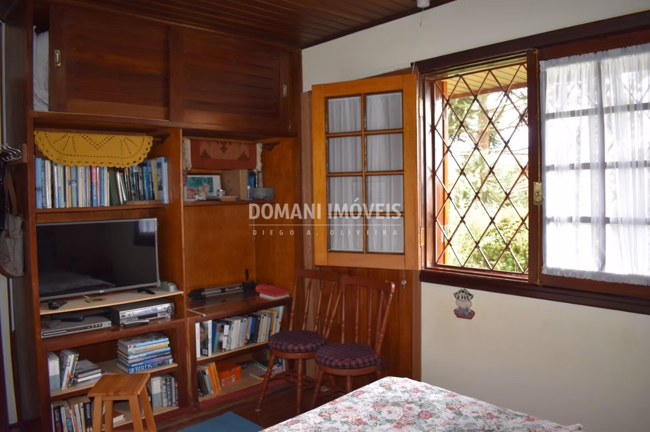 Casa de 1,210 m² em Campos do Jordão, SP
