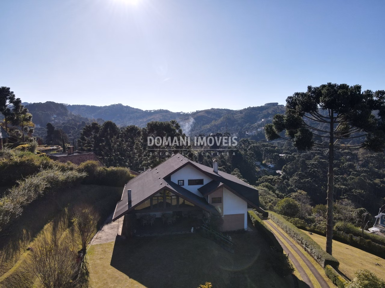 Casa de 2,500 m² em Campos do Jordão, SP